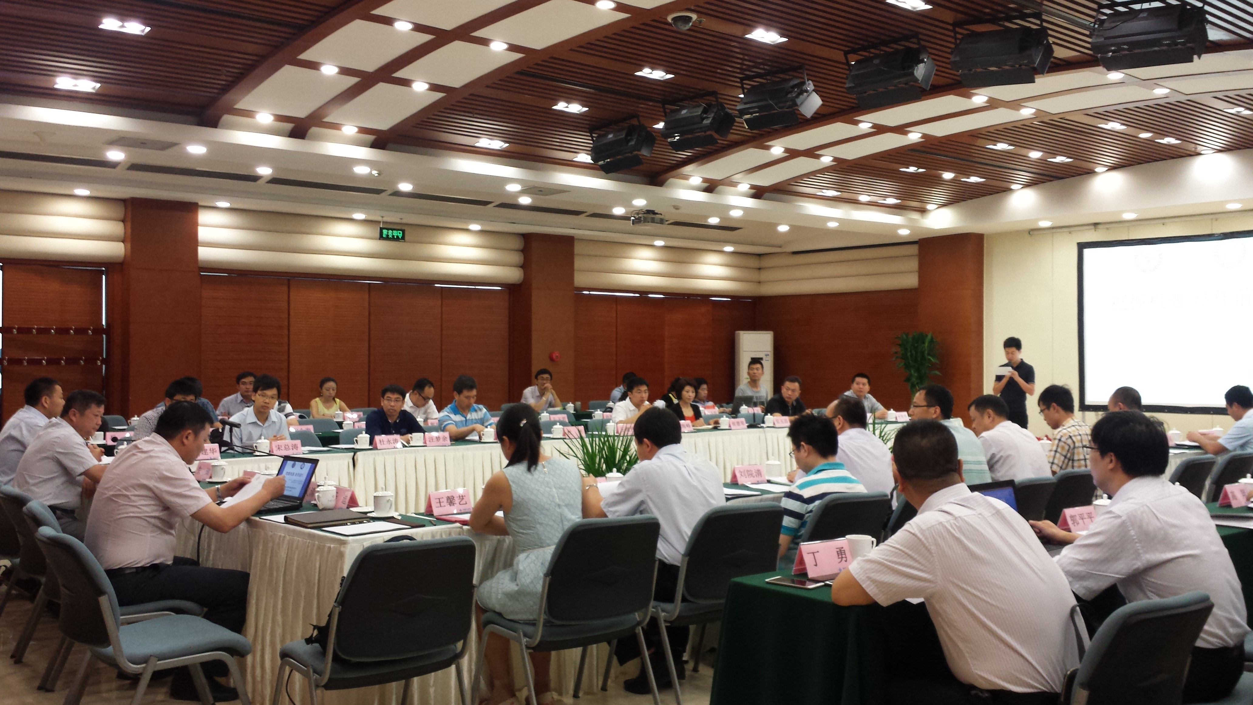 把握機遇 結伴前行——2015年工業(yè)領域電力需