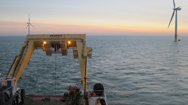 國內(nèi)離岸最遠(yuǎn)的近海風(fēng)電場首批機(jī)組發(fā)電 國內(nèi)離岸最遠(yuǎn)的近海風(fēng)電場首批機(jī)組發(fā)電