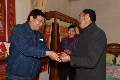 國網劉家峽水電廠節前慰問幫扶村