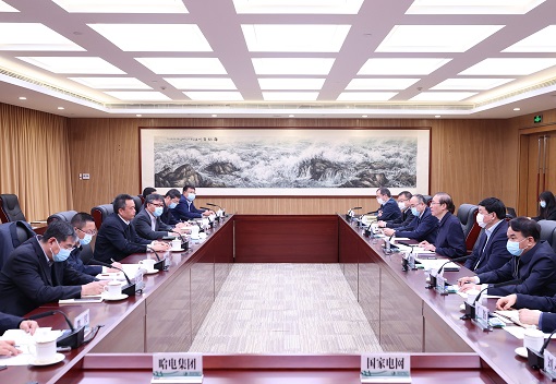 辛保安、張智剛與哈電集團(tuán)董事長曹志安、總經(jīng)理吳偉章會(huì)談