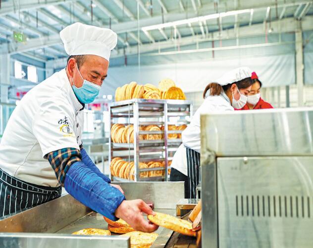 烤馕用上電氣化 特色產業真興旺