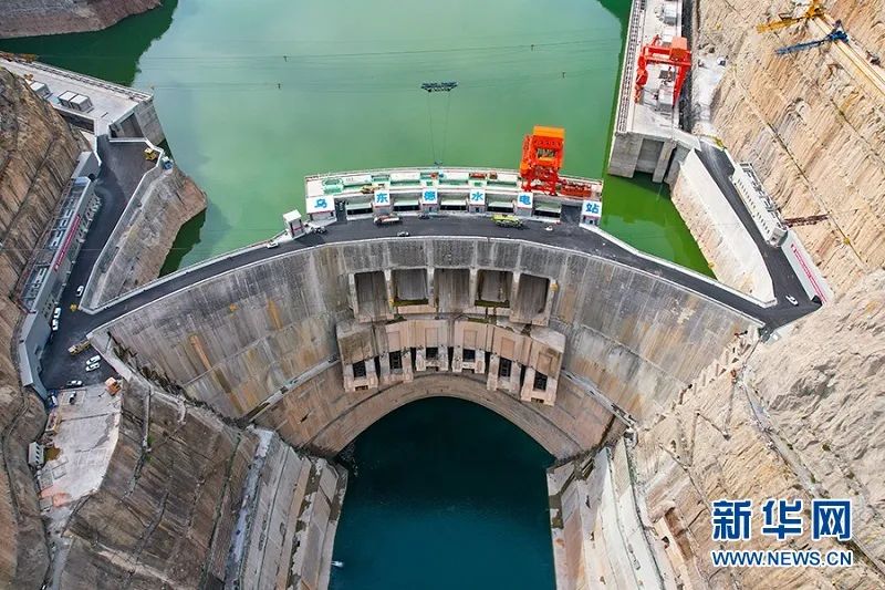 國家能源局章建華：加快推進(jìn)能源轉(zhuǎn)型，大力發(fā)展風(fēng)電和太陽能發(fā)電！