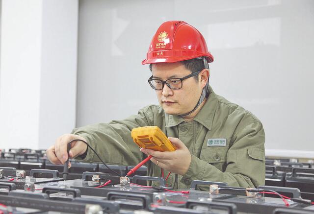 守衛網絡安全的技術尖兵——記全國五一勞動獎章獲得者李楊