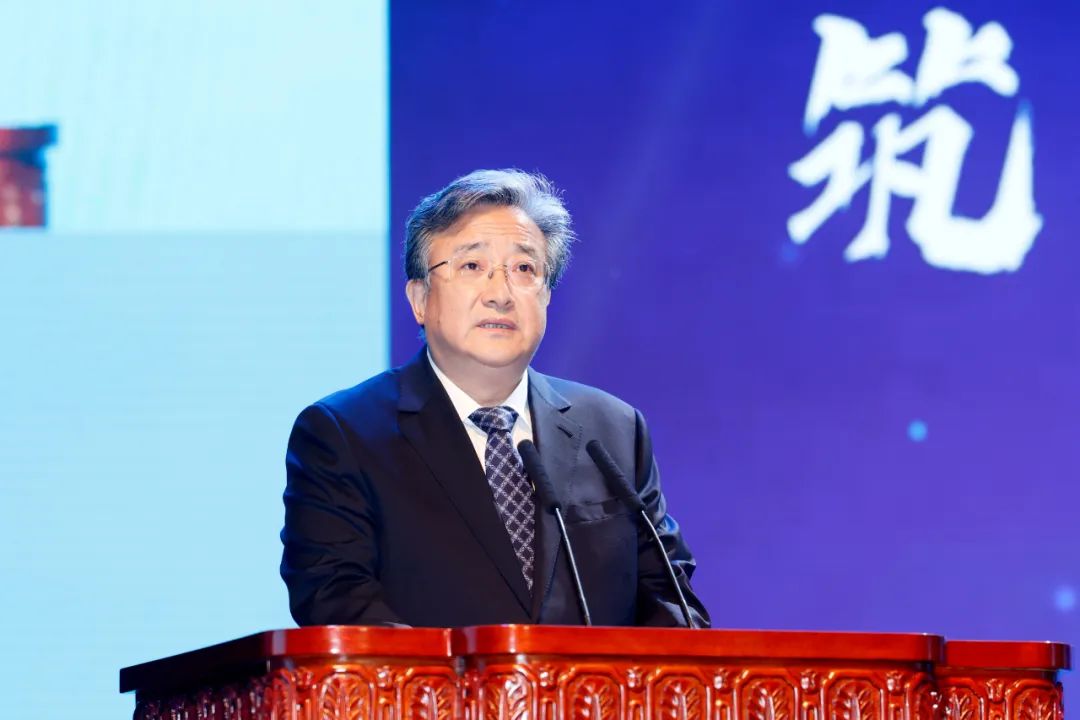 第五屆中國企業論壇在山東舉辦 余劍鋒作交流發言