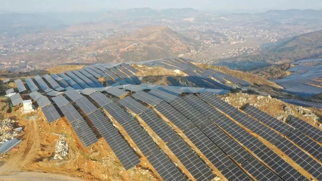 大唐華銀婁底光伏發電基地漣源項目并網發電