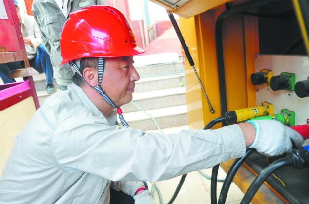 楊忠:善總結(jié)優(yōu)服務,讓客戶用好電