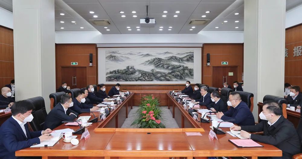 中核集團(tuán)黨組書(shū)記、董事長(zhǎng)余劍鋒與遼寧省委書(shū)記郝鵬、省長(zhǎng)李樂(lè)成會(huì)談