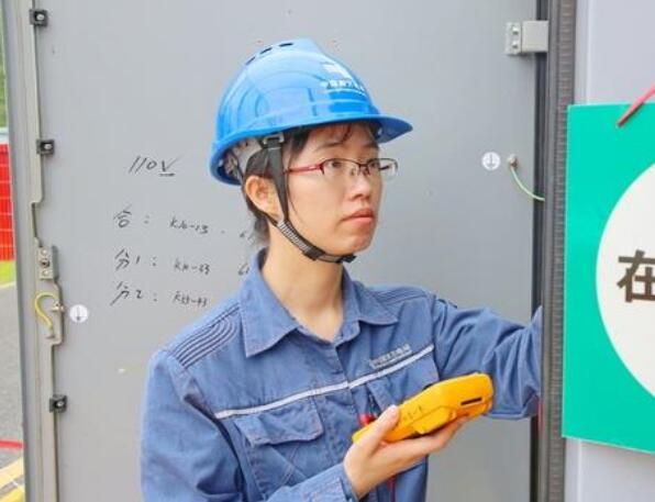 渾身是勁”的“繼電才女”——記全國電力行業技術能手梁杉