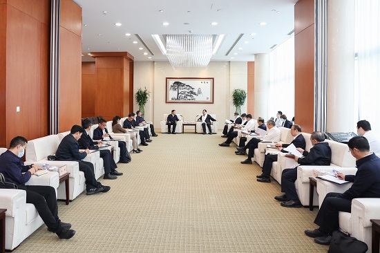 華能集團黨組副書記鄧建玲會見黃南州委書記朱戰民