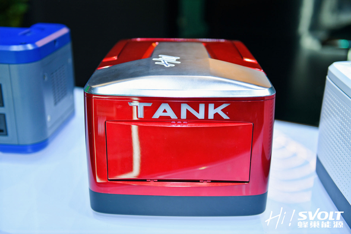 蜂巢能源上海車展首發坦克聯名款便攜式儲能電源