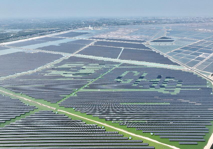 世界單體容量最大鹽光互補光伏項目并網發電