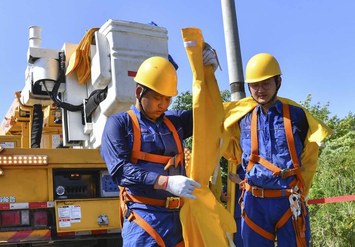 國網廣安供電公司：汗濕衣衫 只為捍衛清涼