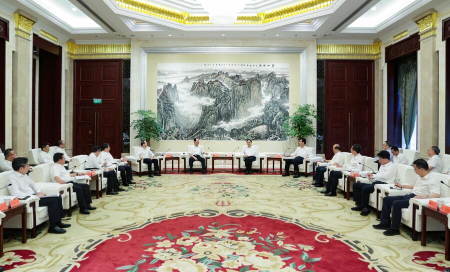 中國(guó)電建黨委書記、董事長(zhǎng)丁焰章拜會(huì)貴州省委書記徐麟、省長(zhǎng)李炳軍