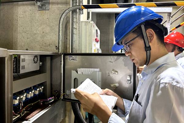 圖為熱控專業做好DCS日常維護管理工作