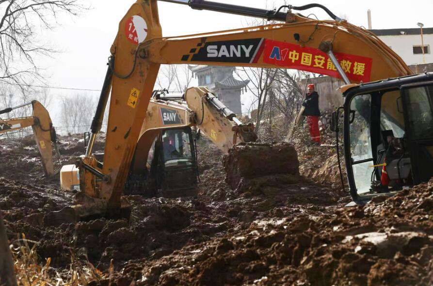 中國安能專業救援力量全力搜救失聯人員