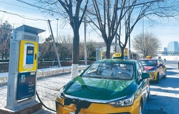 一天去四趟換電站，新能源出租車“不抗凍”怎么開