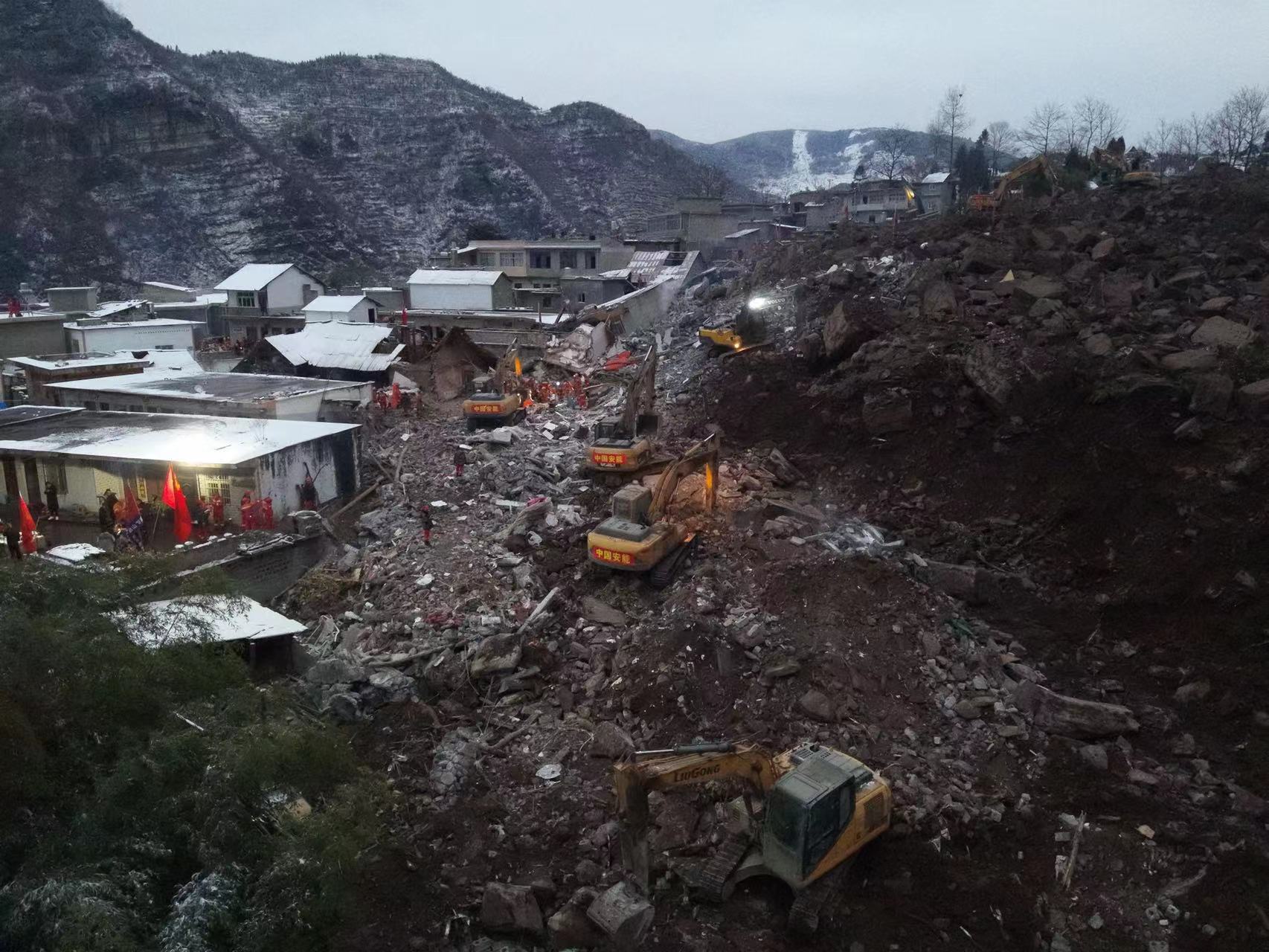 中國安能緊急馳援云南鎮雄山體滑坡災害救援工作