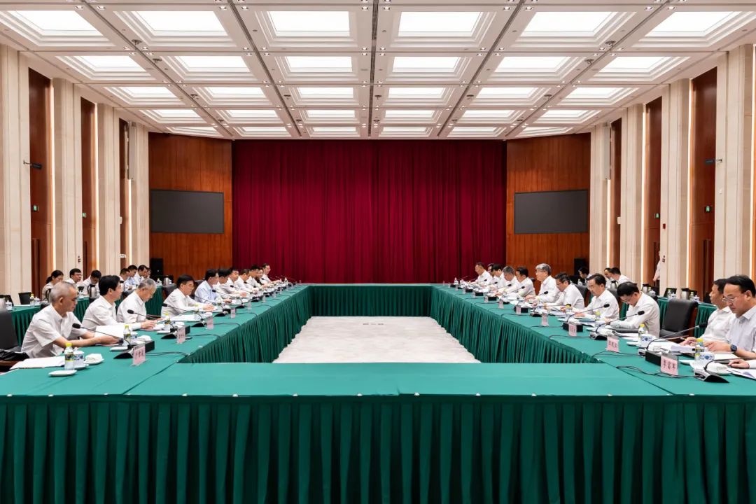 國(guó)家能源集團(tuán)黨組書記、董事長(zhǎng)劉國(guó)躍與廣西壯族自治區(qū)人民政府主席藍(lán)天立舉行工作會(huì)談