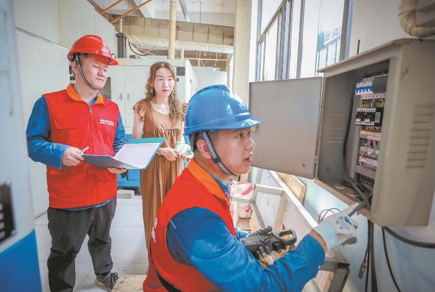 國網祁門縣供電公司義務搶修為企業恢復供電