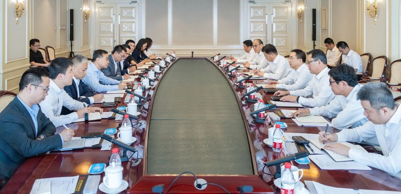 大唐集團黨組書記、董事長鄒磊與遠景科技集團董事長張雷會談