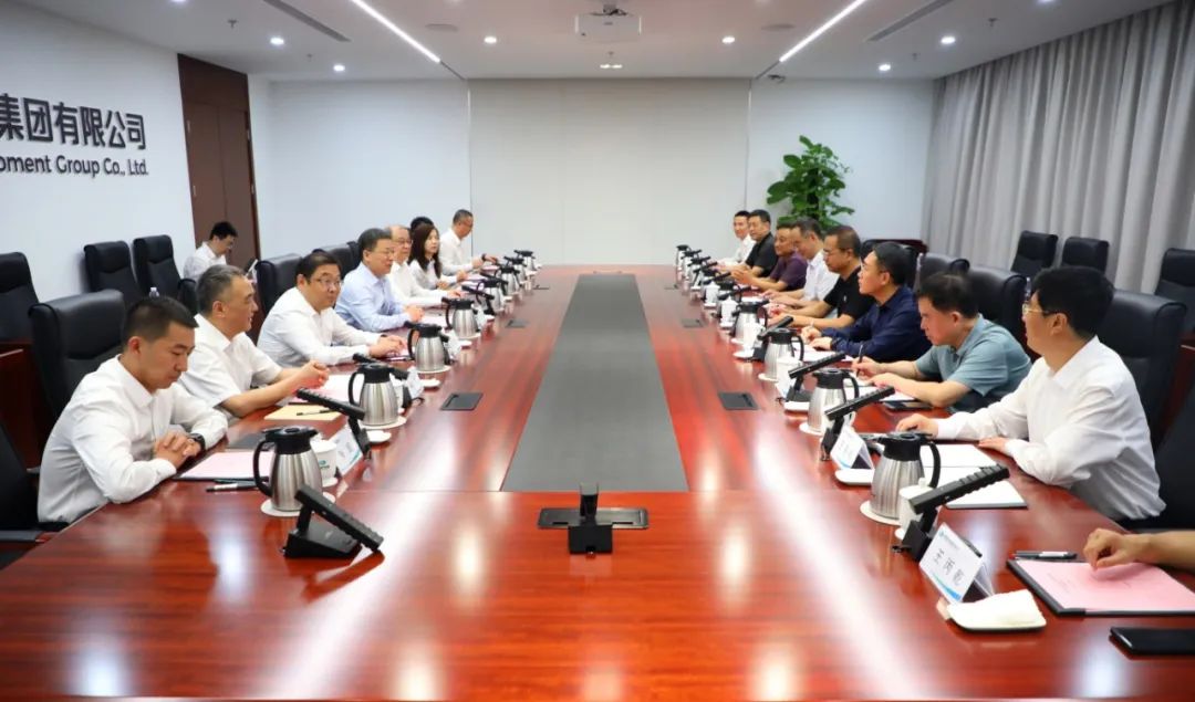 中國電氣裝備黨委書記、董事長李洪鳳會見陜西省人大常委會副主任、寶雞市委書記楊廣亭