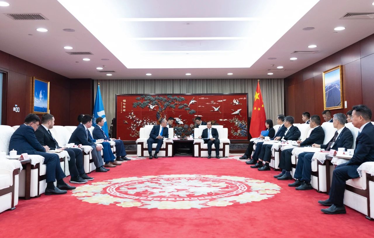 華電集團董事長、黨組書記江毅與哈薩克斯坦工業和建設部部長哈納特·沙爾拉帕耶夫會談