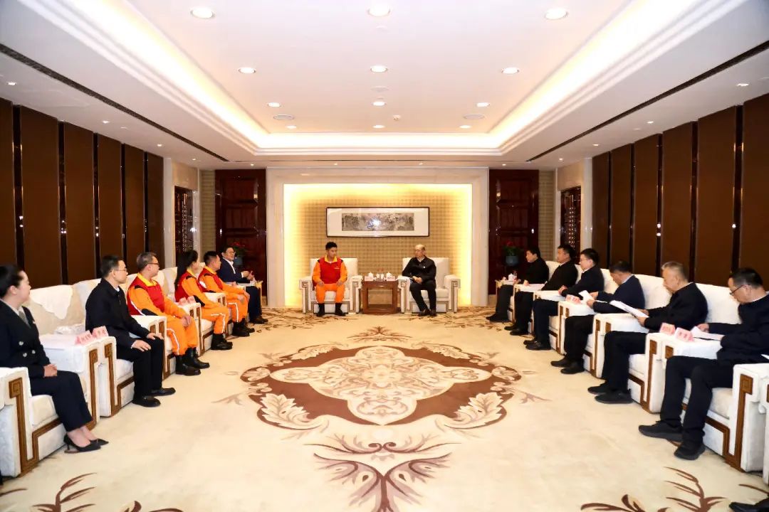 國務(wù)院國資委黨委舉辦“時代楷模”高新連心橋黨員服務(wù)隊(duì)先進(jìn)事跡報(bào)告會