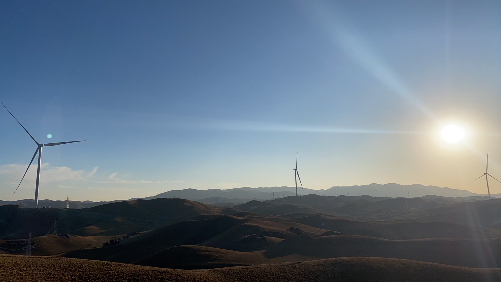 內蒙古烏拉特前旗淖爾20兆瓦分散式風力發電項目并網發電