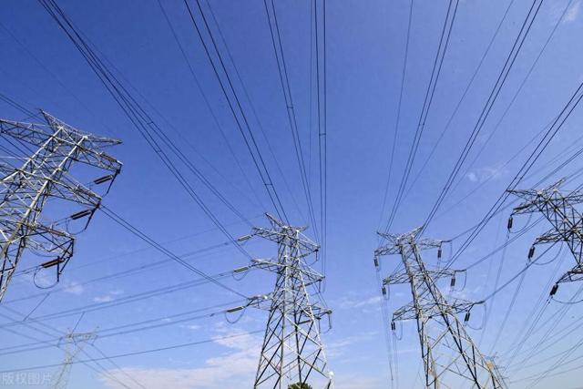 西藏首次完成世界最高海拔輸電線路帶電作業