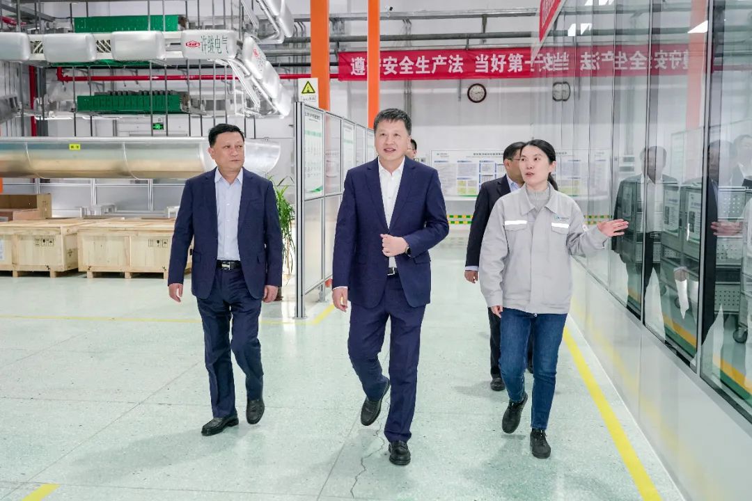 中國電氣裝備黨委副書記、總經理周群到河南所屬企業調研