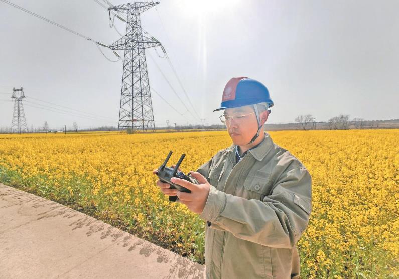 彭博:奔忙鐵塔銀線間