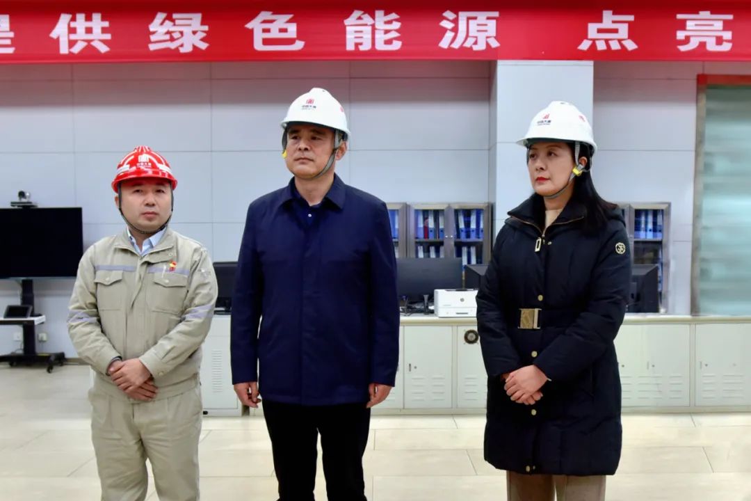 陜西省能源化學地質工會主席莊華章到秦嶺公司調研慰問