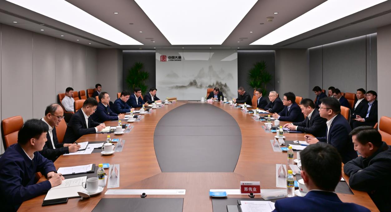 大唐集團(tuán)黨組書(shū)記、董事長(zhǎng)鄒磊與上海電氣黨委書(shū)記、董事長(zhǎng)吳磊會(huì)談