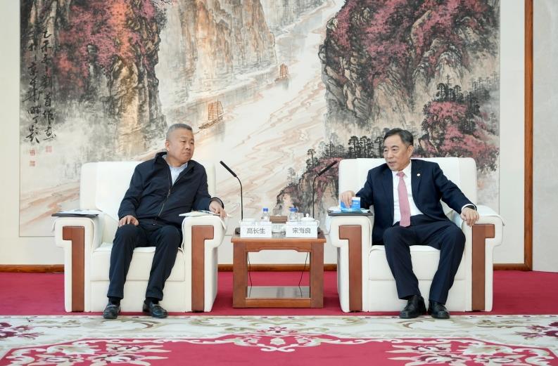 中國能建黨委書記、董事長宋海良與山東發展集團黨委書記、董事長高長生會談