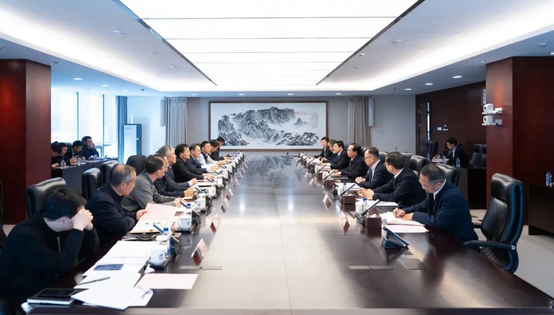 華電集團董事長、黨組書記江毅與北京市政府黨組成員、副市長文獻舉行會談