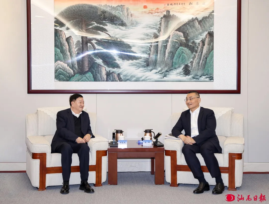 中廣核集團黨委書記、董事長楊長利與汕尾市委書記逯峰、市長鄭海濤會談