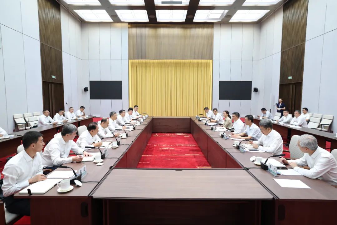 中國電氣裝備黨委副書記閆華鋒率隊到國家電網公司拜訪交流