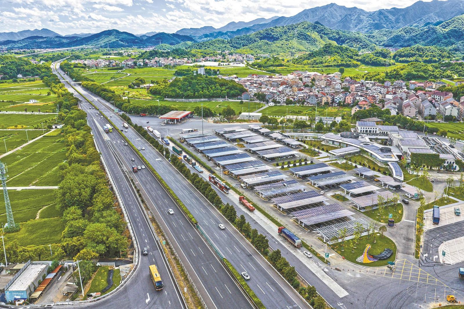 全國最大規模高速公路充電站在浙江杭州投運